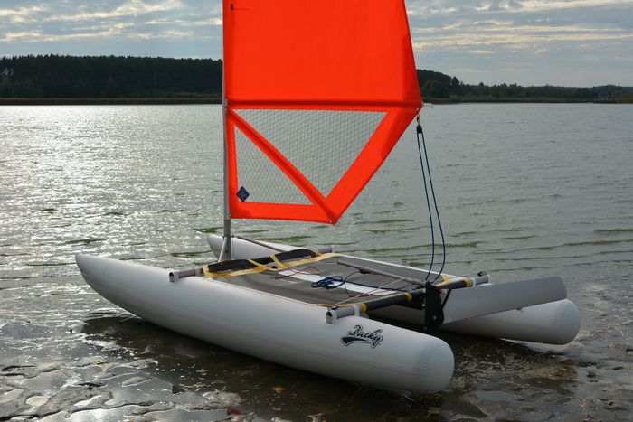 Ducky 13 catamarano a vela gonfiabile
