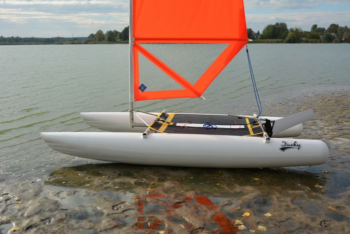 Ducky 13 catamarano a vela gonfiabile